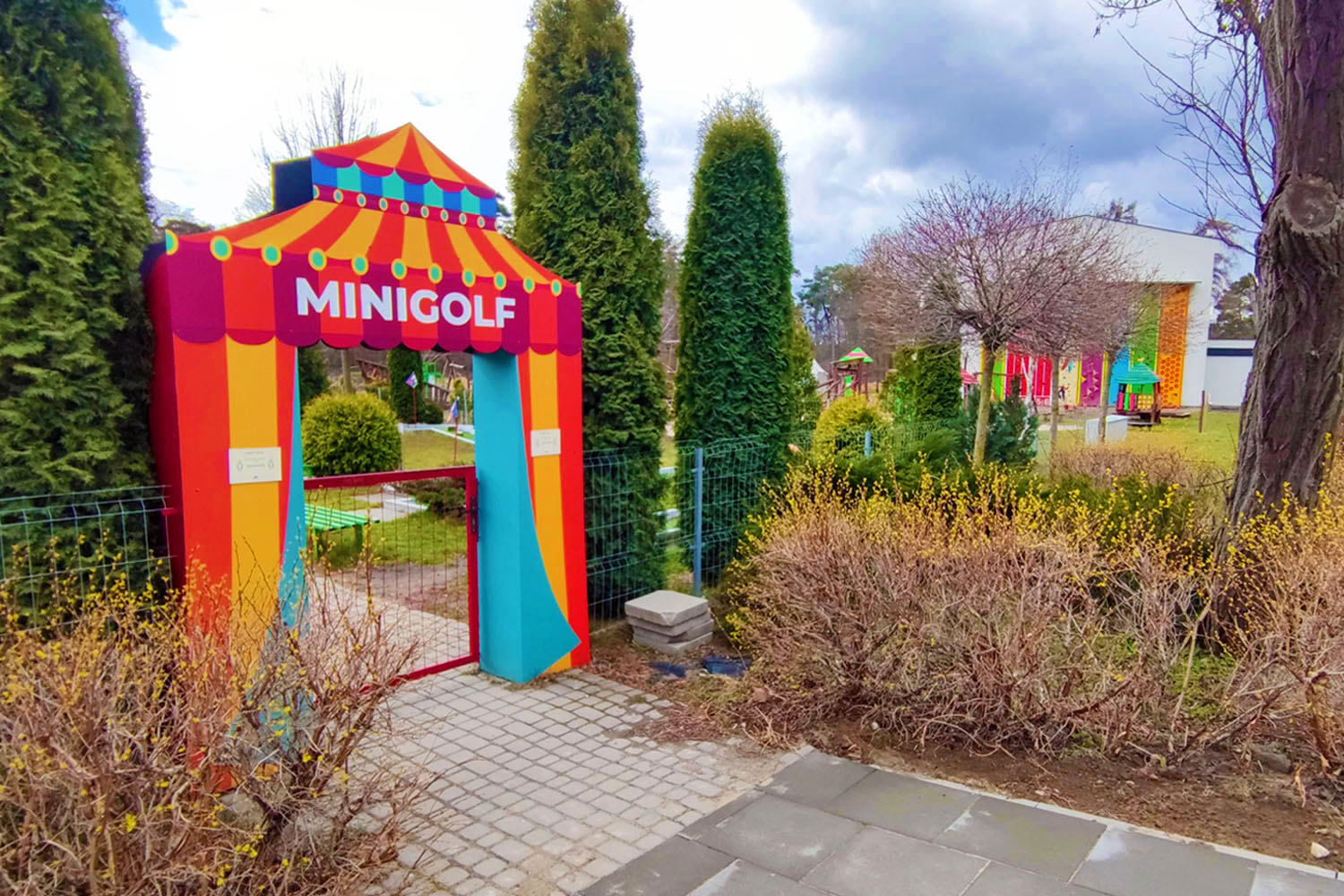 Poznaj dawną bazę cyrkową w Julinku - 3