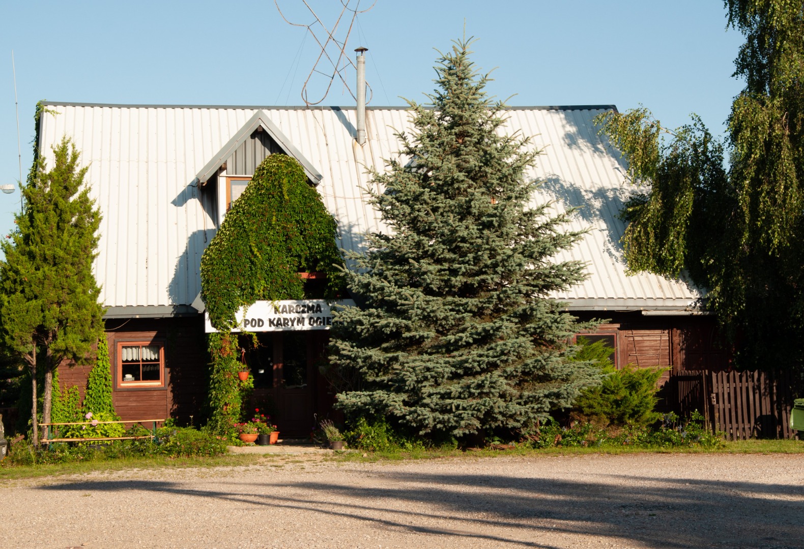 Karczma " POD KARYM OGIEREM "