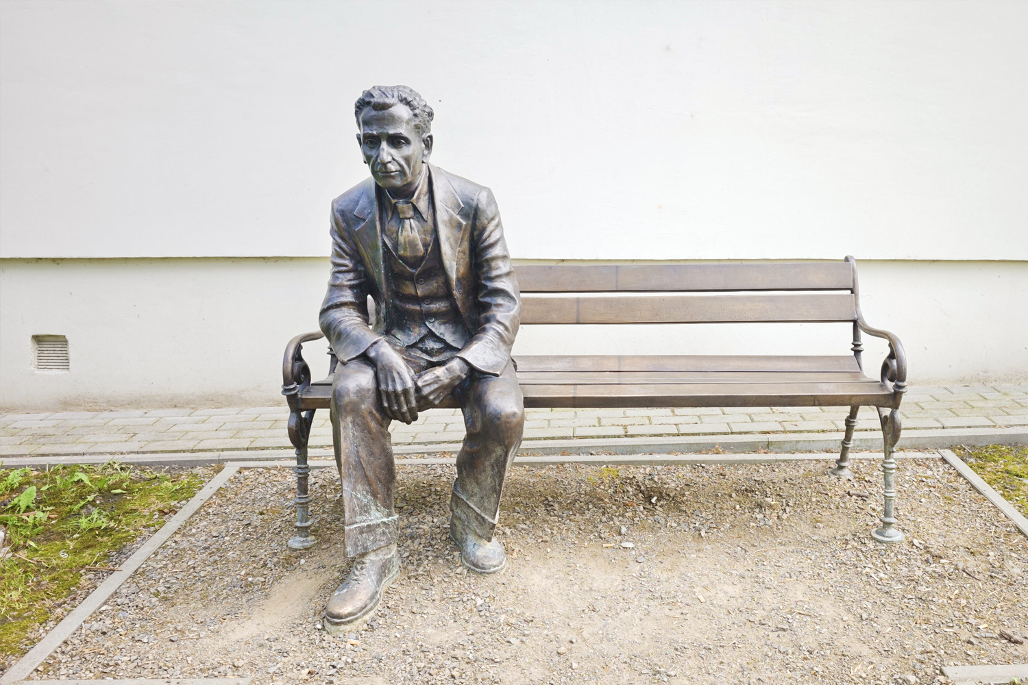 Miasto wschodu warte zachodu - 3