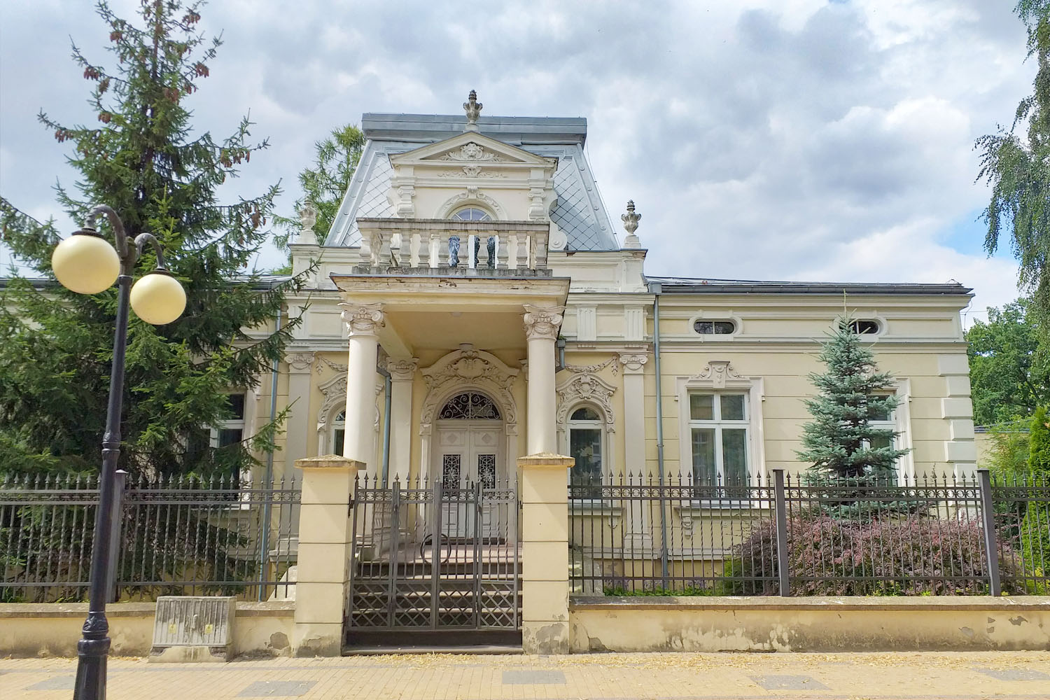 Tomaszów Mazowiecki. Kuźnia wielkich serc - 1