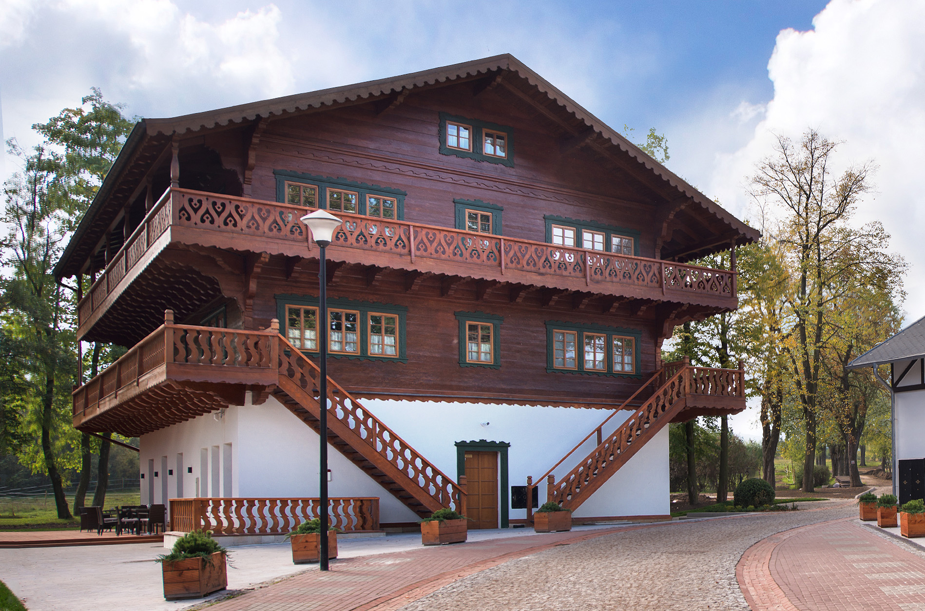 Z Dworzyska do uzdrowiska. Z Hochbergami przez Szczawno-Zdrój