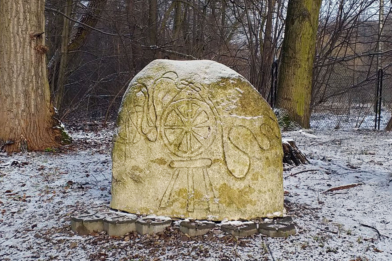 Dulowa – zaginiony świat wyryty w kamieniu - 1