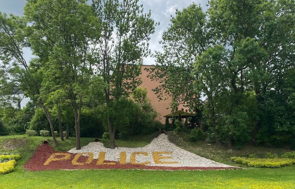 Police w zielono-niebieskim klimacie - 1